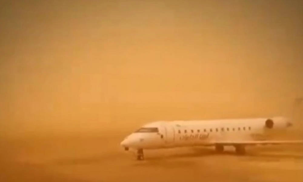 Λιβύη: Ανεστάλη η εναέρια κυκλοφορία στο ανατολικό τμήμα λόγω ισχυρής αμμοθύελλας (βίντεο)